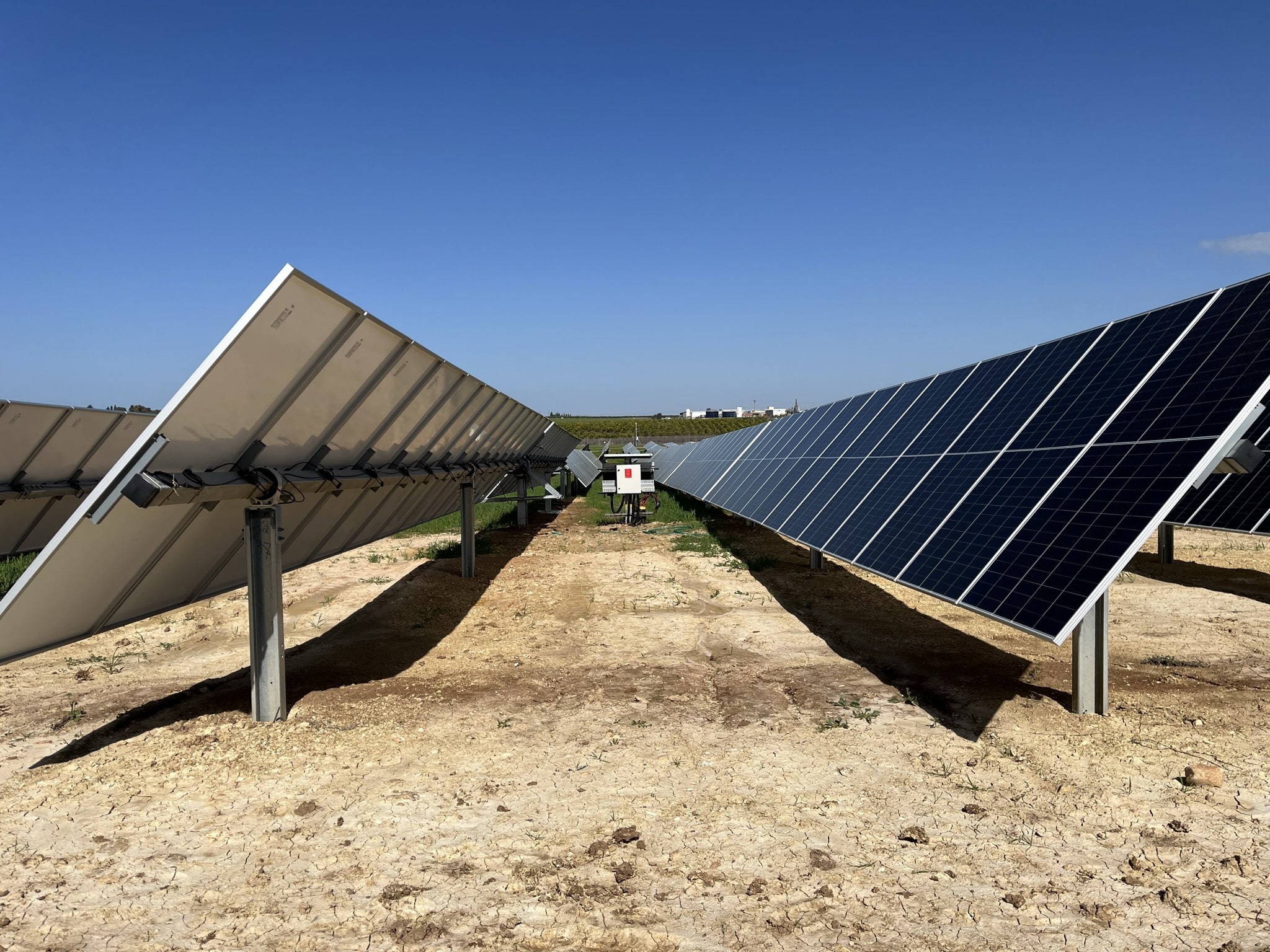 ניהול אגירת אנרגיה ממערכת סולארית קרקעית בדרום הארץ 7 MB