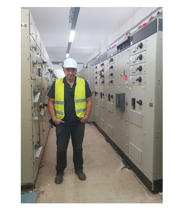 איגור קורן במפעל לוחות וארונות חשמל של קונטאל אלקטרומכניקה